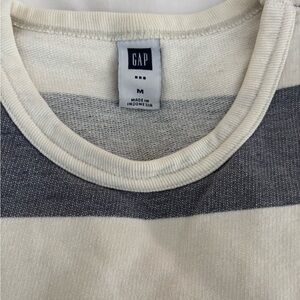 GAP Women’s Cream and Gray Crewneck Top